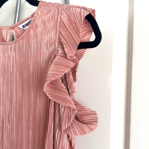 Ruffled cold shoulder top - Picture 2 of 8